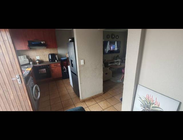 2 BEDROOM HOUSE FOR SALE IN PHILIP NEL PARK